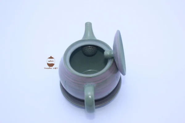 Ấm tím xanh vẽ cỏ