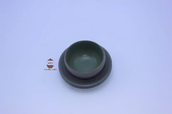 Chén tím xanh vẽ cỏ
