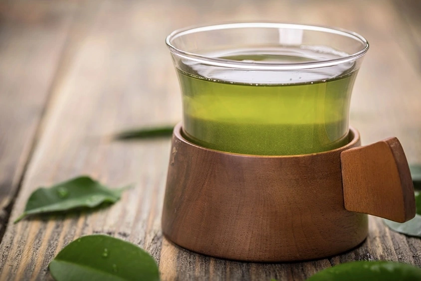 Green tea: Is it optimal to brew hot or cold?